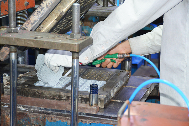 硅膠樣品模具與大貨模具的區(qū)別 硅膠樣品模具與大貨模具的區(qū)別