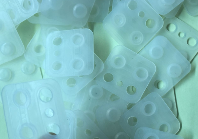 導(dǎo)電膠按鍵和非導(dǎo)電硅膠按鍵的區(qū)別,怎樣辨別導(dǎo)電硅膠按鍵 導(dǎo)電膠按鍵和非導(dǎo)電硅膠按鍵的區(qū)別,怎樣辨別導(dǎo)電硅膠按鍵